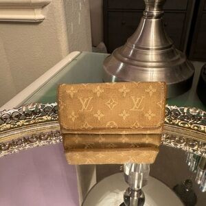 Authentic Louis Vuitton Monogram Mini Lin Multicles 4 Hooks Key Case.